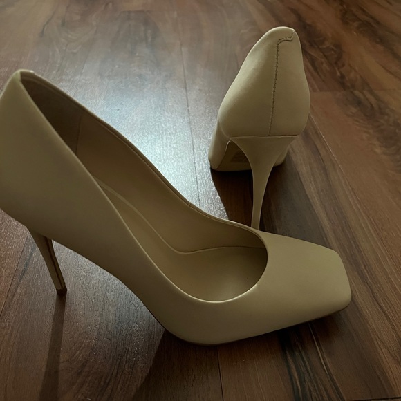 Aldo - Picture 2 of 5